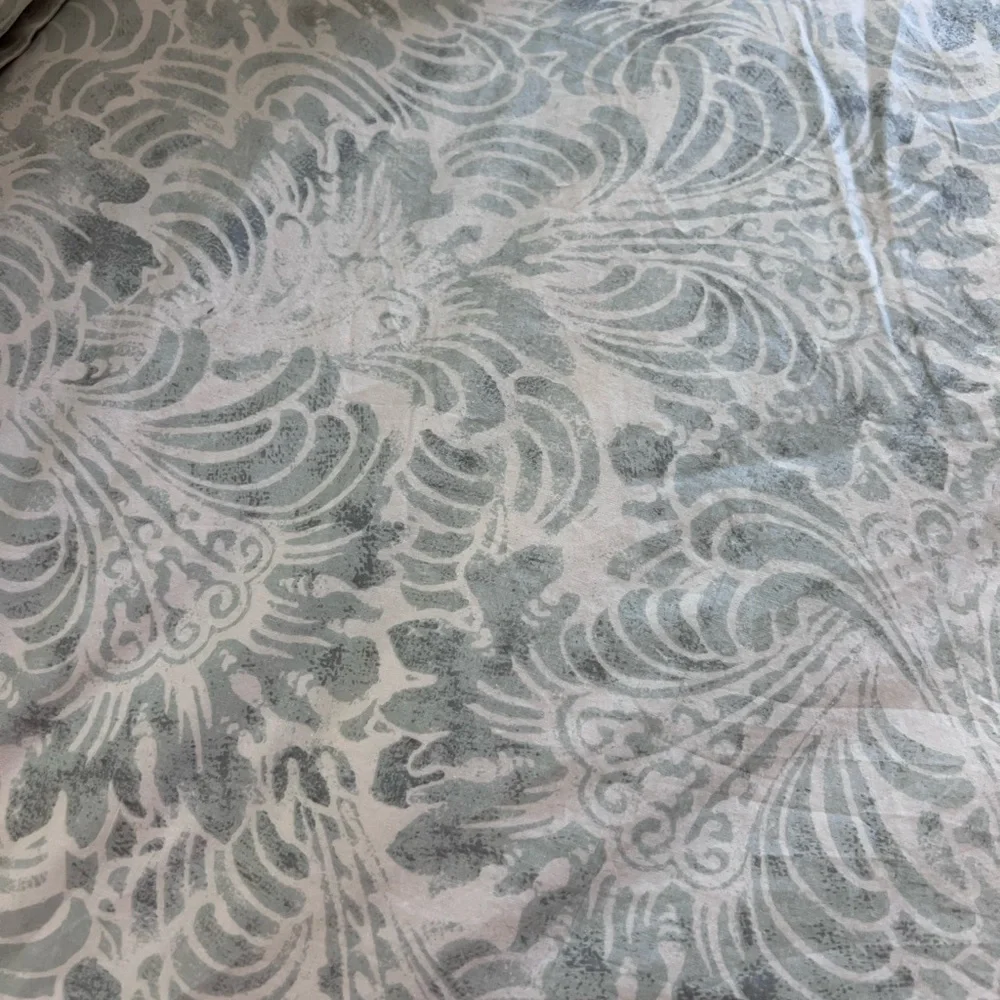 Pottery Barn Queen Duvet with shams
